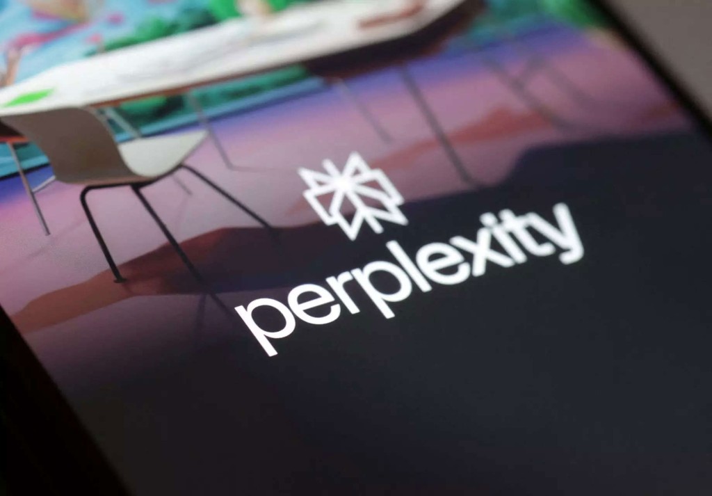 محرك البحث بالذكاء الاصطناعي perplexity يبدأ بعرض الاعلانات